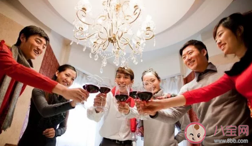 新員工不喝領導敬酒被打耳光怎么回事 領導敬酒不想喝怎么拒絕