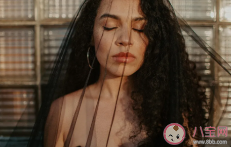 為什么很多女生打算一個人生活不結婚生子 原因是什么