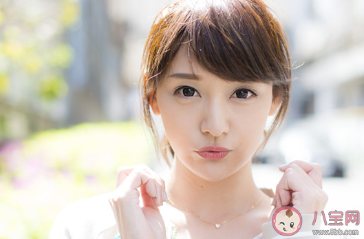 在自習室怎么跟女生搭訕說話 學校各個場所搭訕技巧