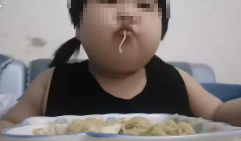 3歲70斤重女孩是真的嗎 3歲70斤重女孩怎么回事 3歲70斤重女孩是真的嗎 3歲70斤重女孩怎么回事