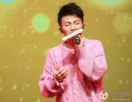 周深《我是你的誰》歌詞是什么 我是你的誰完整版歌詞在線聽歌