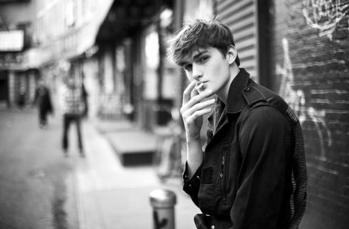 男生自我介紹幽默搞笑的文案句子 男生搞笑吸引人的自我介紹合集