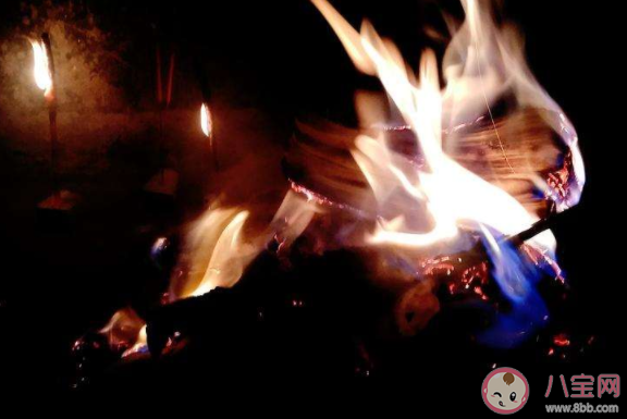 中元節燒紙可以提前幾天燒么 中元節燒紙有什么講究 中元節燒紙可以提前幾天燒么 中元節燒紙有什么講究