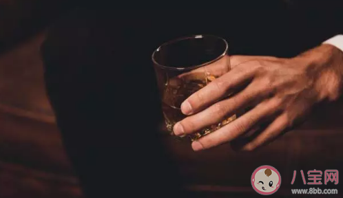 下了藥的酒是什么樣的 酒里被下藥是什么反應(yīng)