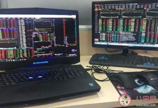 一個人看書的心情短語 一個人看書的精美文藝圖片句子