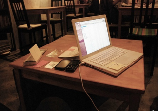 一個(gè)人去圖書館的心情說說 一個(gè)人坐在圖書館的感受感慨