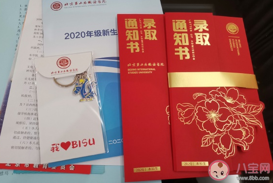 女兒收到錄取通知書媽媽朋友圈心情感慨 女兒收到錄取通知書祝福語大全
