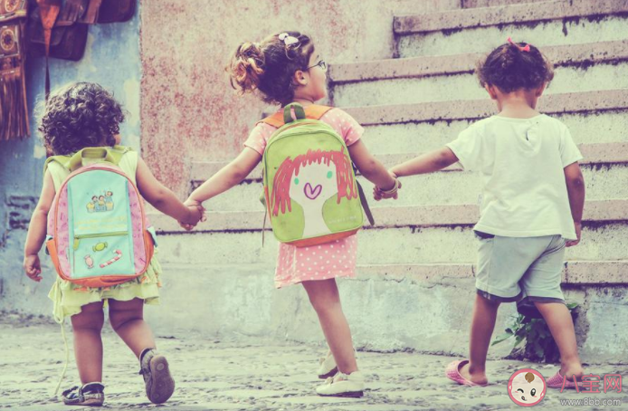 孩子一年級開學第一天媽媽感言2020 送孩子上小學一年級的朋友圈2020