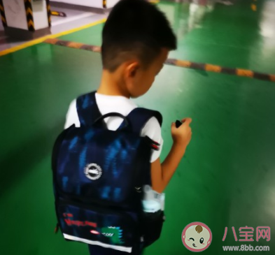 兒子上小學第一天家長感慨朋友圈 兒子小學開學第一天上學的感言句子