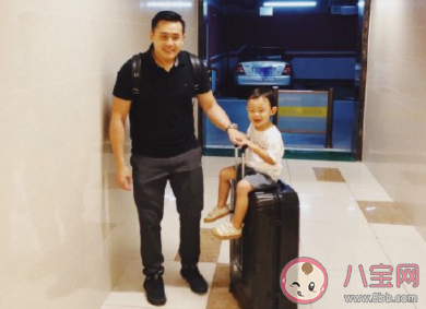 開學(xué)第一天送孩子去學(xué)校的朋友圈文案 開學(xué)第一天送孩子去報道的說說句子