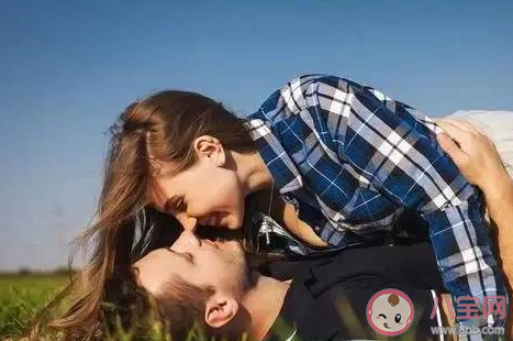 日常20句幽默聊天對話 瞬間想戀愛的情話句子