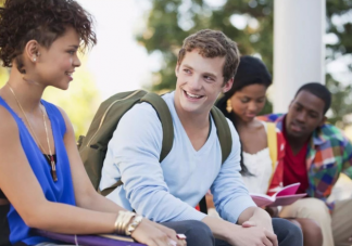 能認(rèn)識(shí)一下嗎怎么幽默回答 怎么在不同場(chǎng)合和人搭訕