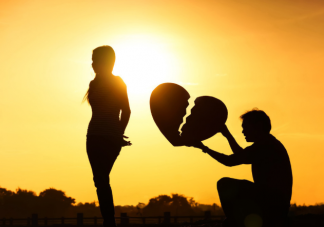 分手后前任再次找你復合是什么心理 前任求復合是什么心態