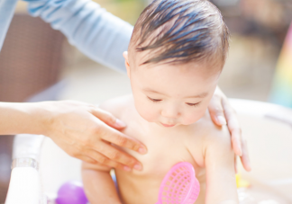 幾歲是孩子洗澡性教育時機 孩子洗澡家長怎么進行性教育