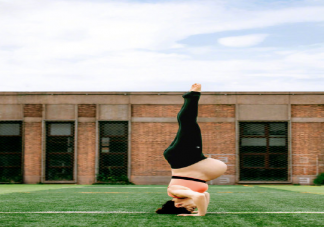 劉璇曬孕肚倒立照 孕婦倒立對胎兒有影響嗎