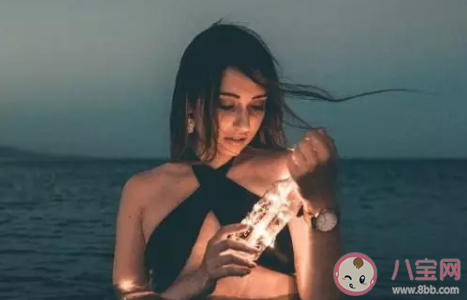 女生說不喜歡戴眼鏡的男生怎么回復(fù) 和你不熟怎么回答