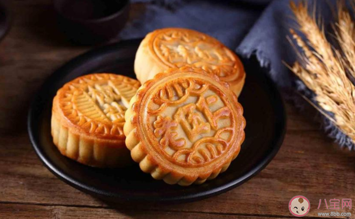 2020提前收到中秋節(jié)月餅的朋友圈配文 2020提前收到了中秋節(jié)月餅的說說句子