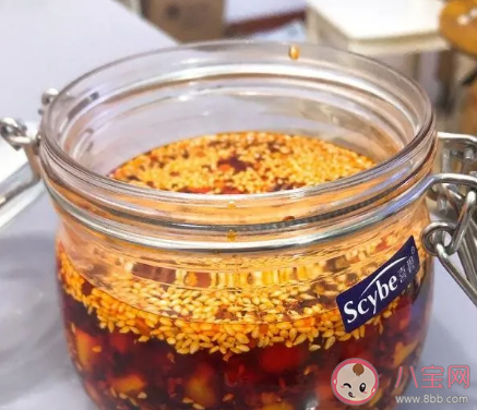 陜西一高校食堂研發油潑辣子月餅是怎么回事 油潑辣子吃起來為什么不辣。 陜西一高校食堂研發油潑辣子月餅是怎么回事 油潑辣子吃起來為什么不辣。