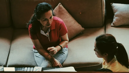 老師教孩子懷孕知識被家長吐槽 如何給孩子普及性知識 老師教孩子懷孕知識被家長吐槽 如何給孩子普及性知識