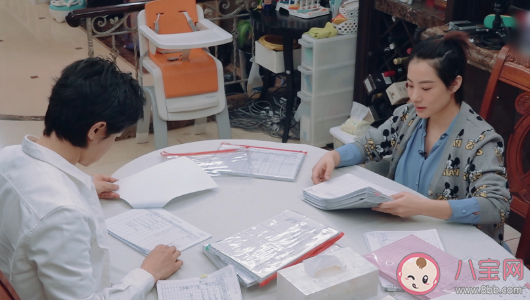 劉璇曬八本育兒日記怎么回事 育兒日記有必要寫嗎