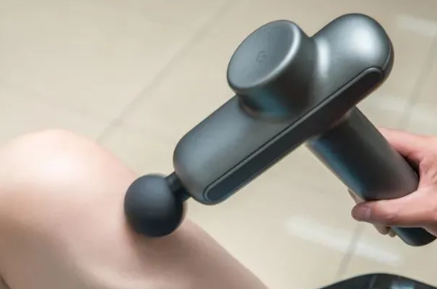 筋膜槍放松把自己打暈是怎么回事 筋膜槍使用注意事項(xiàng)