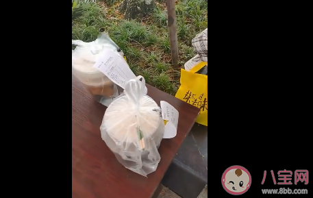 高校外賣堆積外賣員稱月入兩三萬是真的嗎 外賣員工資一般是多少