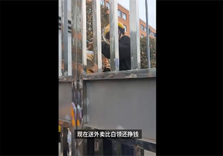 高校外賣堆積外賣員稱月入兩三萬是真的嗎 外賣員工資一般是多少