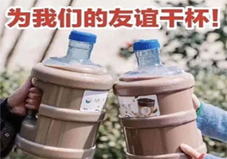 秋天第一杯奶茶心情說說 秋天第一杯奶茶發(fā)朋友圈句子