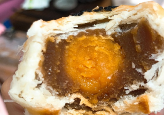 自己做的蛋黃酥怎么發朋友圈 自制蛋黃酥心情配文句子