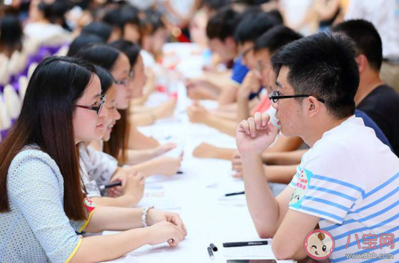 和相親對(duì)象的飯局應(yīng)該誰(shuí)來(lái)買(mǎi)單 相親買(mǎi)單AA制好不好