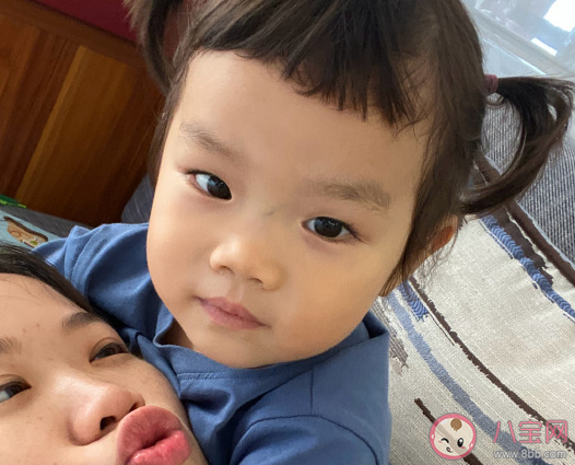  女兒會自己上廁所的說說 女兒會自己上廁所了感言句子