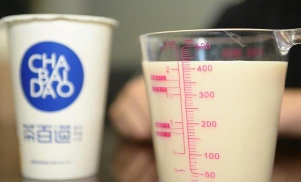 哪些網紅奶茶實際容量與描述不符 加價不加量怎么回事