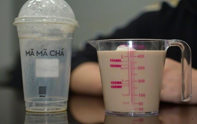 哪些網紅奶茶實際容量與描述不符 加價不加量怎么回事