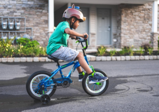 上海12歲以下坐自行車要戴頭盔是真的嗎 小孩子頭盔怎么選擇
