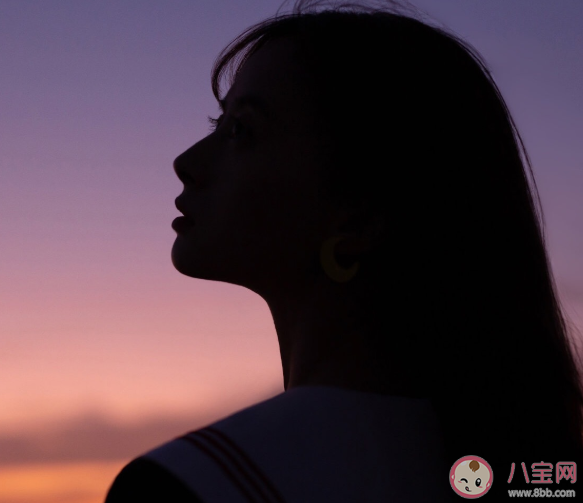 很不喜歡的男生天天找你聊天怎么辦 經常找你聊天的男生就是喜歡你嗎 很不喜歡的男生天天找你聊天怎么辦 經常找你聊天的男生就是喜歡你嗎