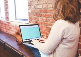 很不喜歡的男生天天找你聊天怎么辦 經(jīng)常找你聊天的男生就是喜歡你嗎