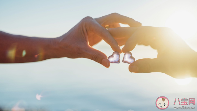 對象極度缺乏安全感應該怎么做 感情里的內在安全感有多重要 對象極度缺乏安全感應該怎么做 感情里的內在安全感有多重要