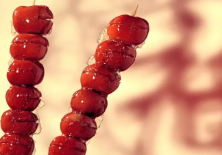 冬天第一根糖葫蘆朋友圈說說帶圖片 冬天第一根糖葫蘆的說說句子大全