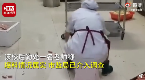 學(xué)校食堂員工用腳洗菜是真的嗎 如何保障孩子的飲食安全 學(xué)校食堂員工用腳洗菜是真的嗎 如何保障孩子的飲食安全