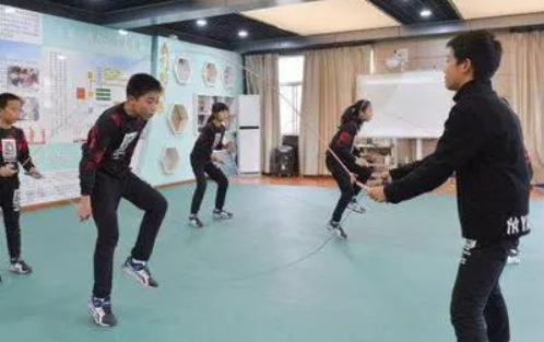 跳繩補習班有必要嗎 孩子跳繩你會報補習班嗎