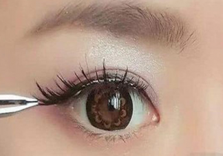 青島假睫毛訂單量增加四成是怎么回事  貼假睫毛要注意什么