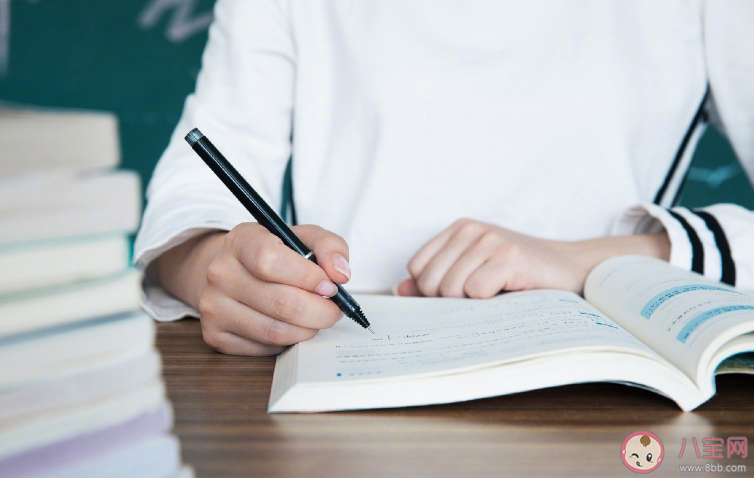 遼寧要求教師必須親自批改作業是怎么回事 遼寧中小學生作業管理十要求內容 遼寧要求教師必須親自批改作業是怎么回事 遼寧中小學生作業管理十要求內容