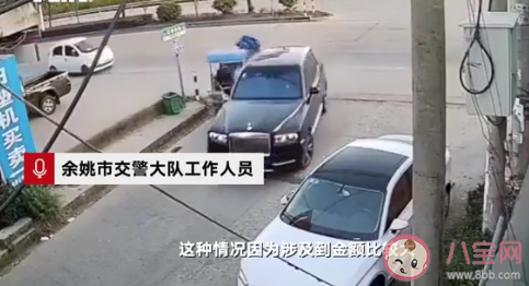 三輪車(chē)撞上700多萬(wàn)元?jiǎng)谒谷R斯處理結(jié)果是怎樣的 維修費(fèi)20多萬(wàn)元由誰(shuí)出 三輪車(chē)撞上700多萬(wàn)元?jiǎng)谒谷R斯處理結(jié)果是怎樣的 維修費(fèi)20多萬(wàn)元由誰(shuí)出