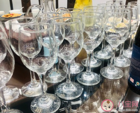 部門聚餐曬圖發朋友圈文案說說 部門聚餐發朋友圈的圖片說說