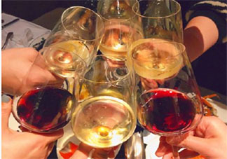 部門聚餐曬圖發朋友圈文案說說 部門聚餐發朋友圈的圖片說說