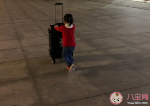 送女兒去車站的心情說說 送女兒去車站發朋友圈文案。 送女兒去車站的心情說說 送女兒去車站發朋友圈文案。