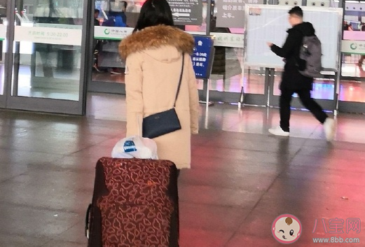 送女兒去車站的心情說說 送女兒去車站發朋友圈文案。 送女兒去車站的心情說說 送女兒去車站發朋友圈文案。