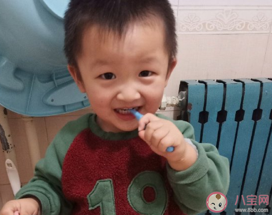 兒子第一次刷牙的心情說說 兒子第一次刷牙媽媽感言