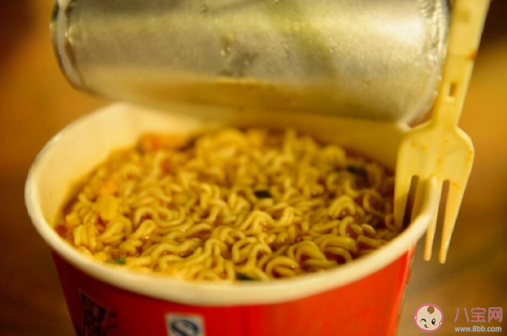 方便速食食品的紙盒內壁有一層光滑的涂層是什么東西 螞蟻莊園11月15日答案最新