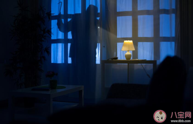 被人闖入家門應(yīng)如何自衛(wèi) 正當(dāng)防衛(wèi)如何才能成立 被人闖入家門應(yīng)如何自衛(wèi) 正當(dāng)防衛(wèi)如何才能成立